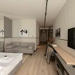 Sarnia Point Prestige * فروتسواف