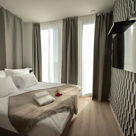 Sarnia Point Prestige *